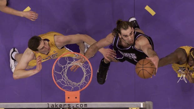 Feb 4, 2001; Los Angeles, CA, USA; FILE PHOTO; Los Angeles Lakers forward Mark Madsen (35) battles for a rebound with Sacramento Kings forward Scot Pollard (31) during the 2nd half of the Lakers 100-94 win over Sacramento at Staples Center. Mandatory Credit: Robert Hanashiro-USA TODAY Sports